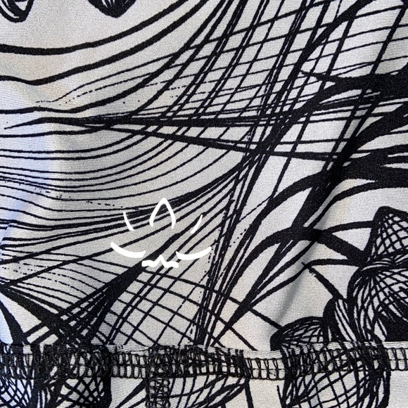 Beyond Yoga flip it and reverse it reversible leggings S black lotus - Picture 4 of 11